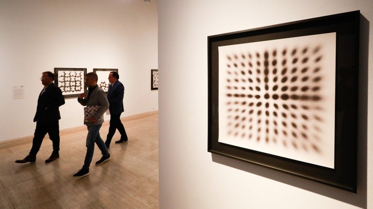 Inauguración de la exposición 'Leer la imagen. Ver la escritura' en el Cultural Cordón de Burgos. TOMÁS ALONSO