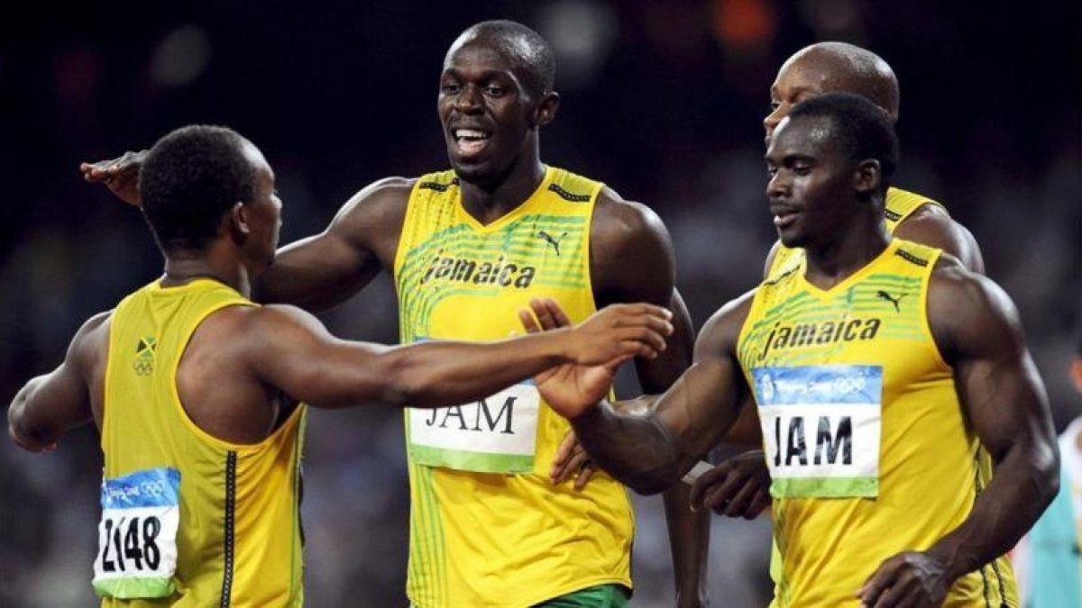 Frater, Bolt, Powell y Nesta Carter, el cuarteto de relevos de Jamaica en los JJOO de Pekín-2008.-EFE / FRANCK ROBICHON