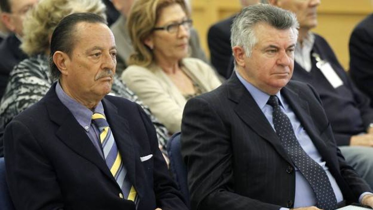 El exalcalde de Marbella Julián Muñoz y su asesor urbanístico en la Audiencia Nacional, en una imagen de archivo.-Foto: EFE/ CHEMA MOYA