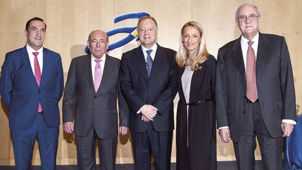 De izda a dcha: Jesús Pascual, José Antolín, Ernesto Antolín -actual presidente del grupo-, María Helena Antolín y José Manuel Temiño.-ECB