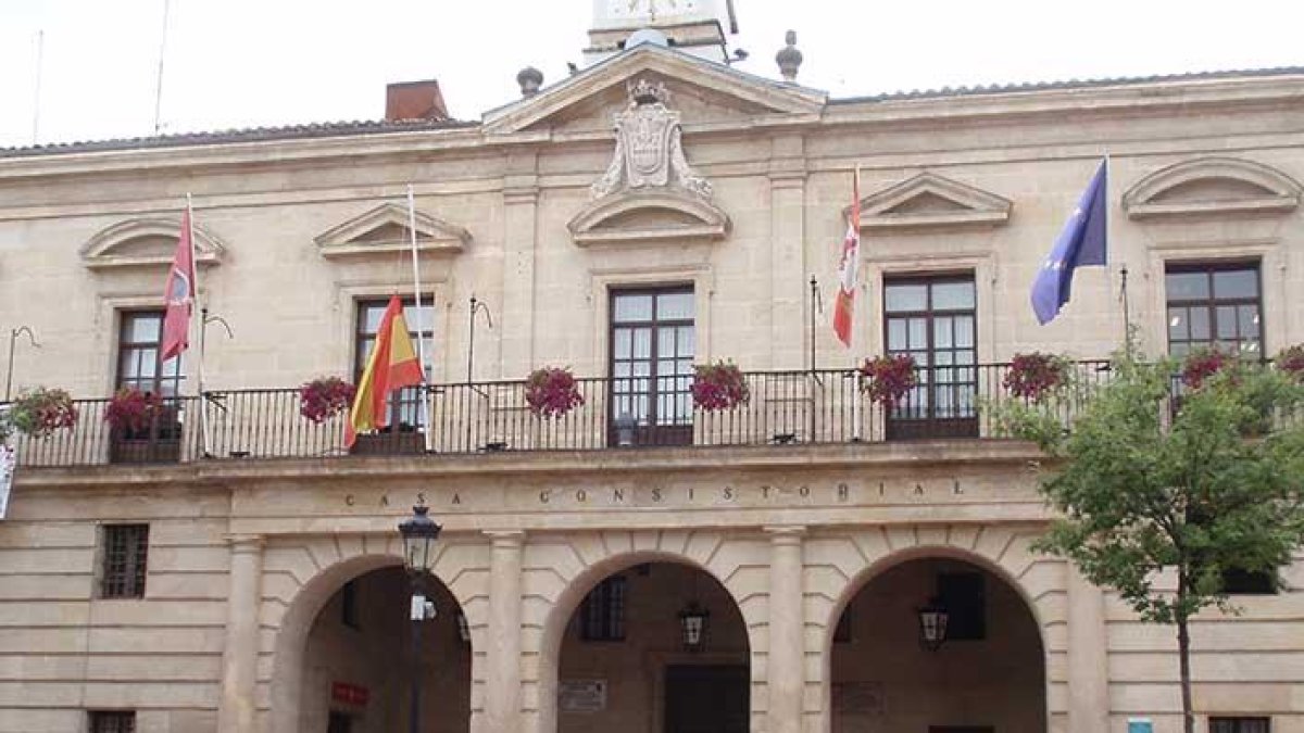 El Consistorio ha elaborado un borrador para trasladarlo de nuevo a los ediles y posteriormente a la oposición, ya que el deseo es aprobarlo en enero.-M. M.