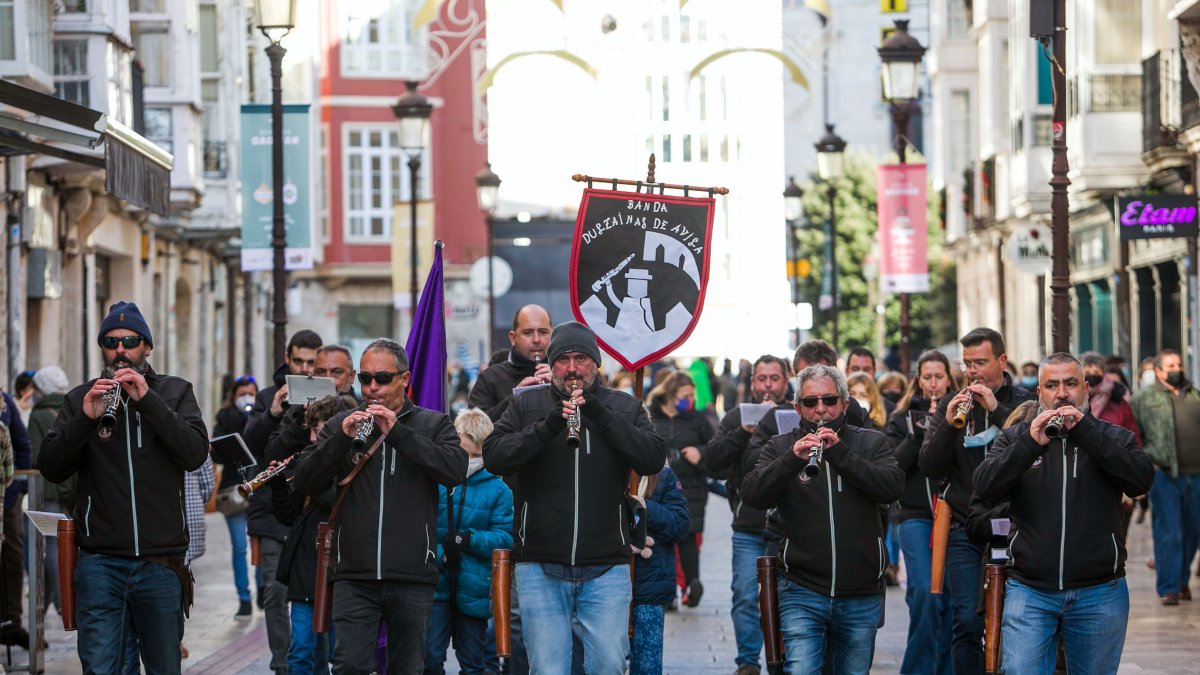 Banda de Dulzainas de Ávila, durante el pasacalles. TOMÁS ALONSO