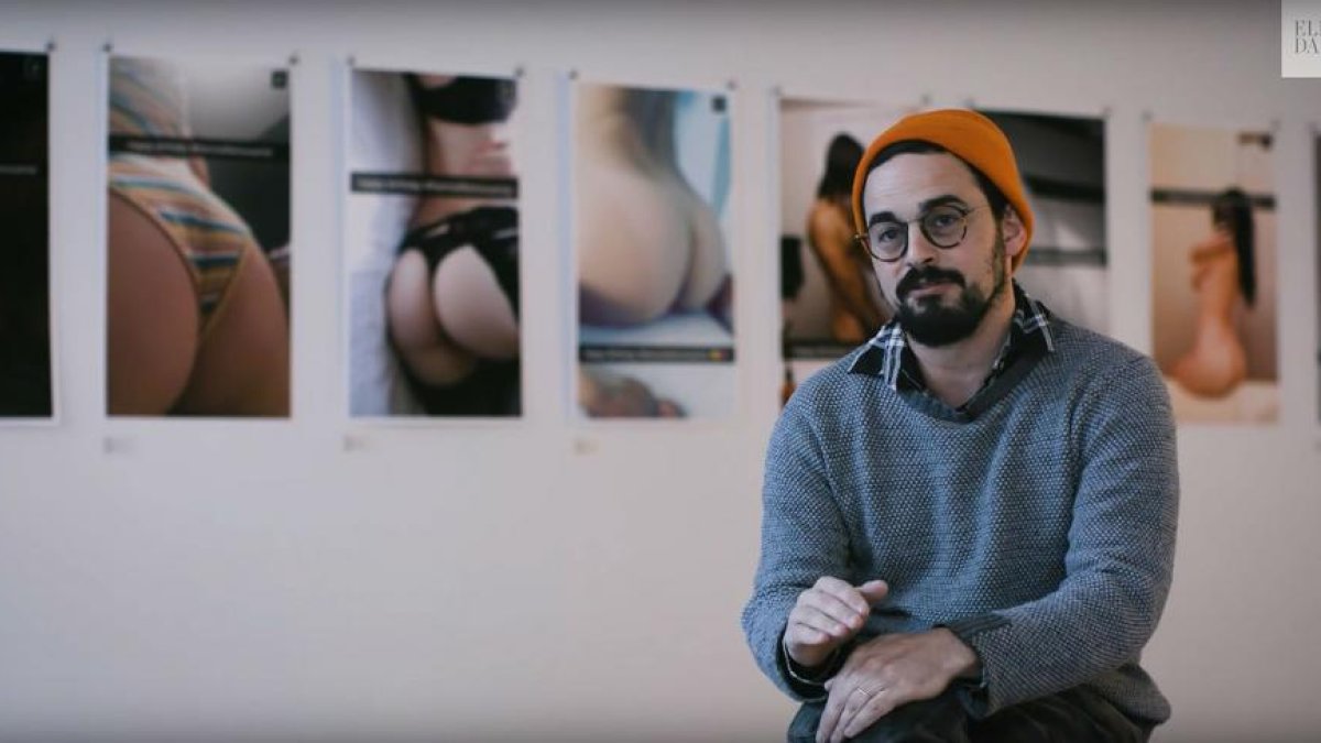 Matty Mo, ‘The Most Famous Artist’, exhibe desnudos tomados de Snapchat en la exposición ‘Feliz Cumpleaños’.-ELITE DAILY
