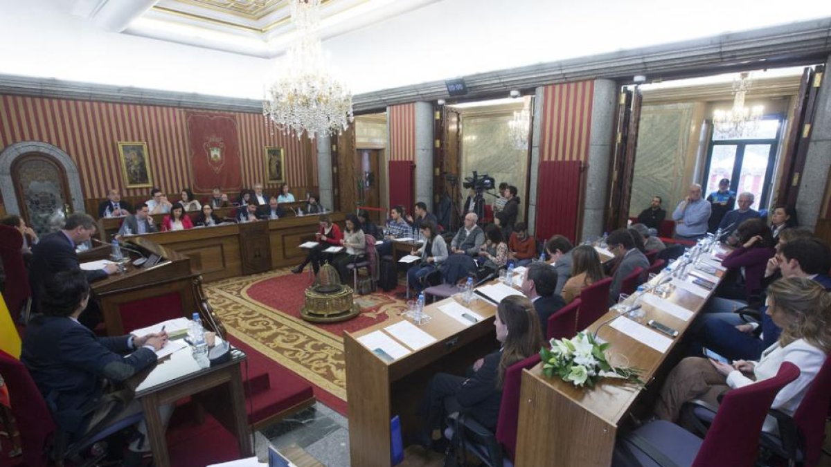 Imagen del Pleno extraordinario de ayer donde se aprobó definitivamente el presupuesto para este año.-RAÚL OCHOA