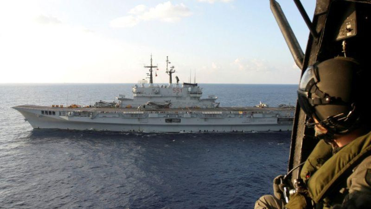 Portaaviones 'Garibaldi', donde se va a celebrar la cumbre.-FADI GHALIOUM / REUTERS