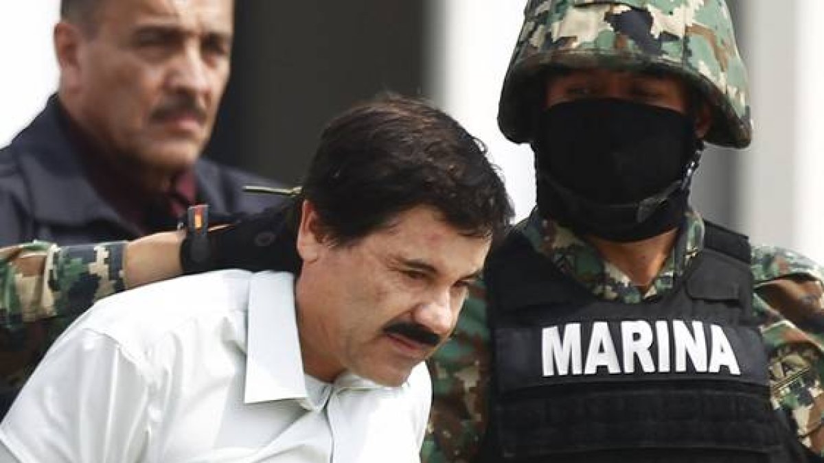 Joaquin 'El Chapo' Guzman, escoltado por soldados tras ser detenido en febrero del 2014.-Foto: REUTERS / EDGARD GARRIDO