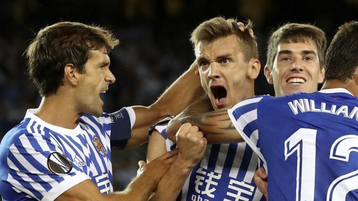Diego Llorente celebra uno de sus dos goles.-EFE