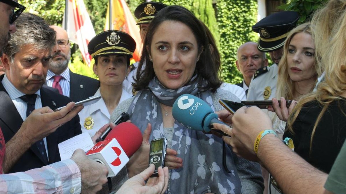 Cosidó, Hernández y Carmona, a su  llegada al curso internacional en Palencia.-ICAL