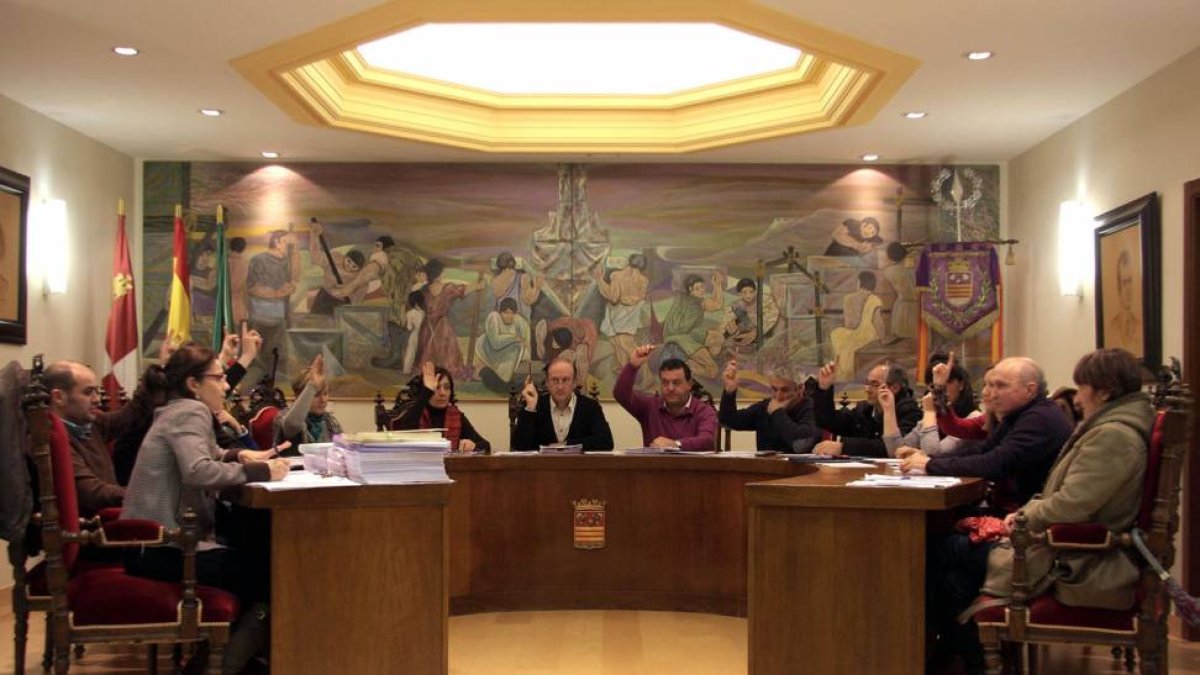 El Presupuesto municipal de 2014 consiguió el apoyo de PP y PSOE.-G. G.