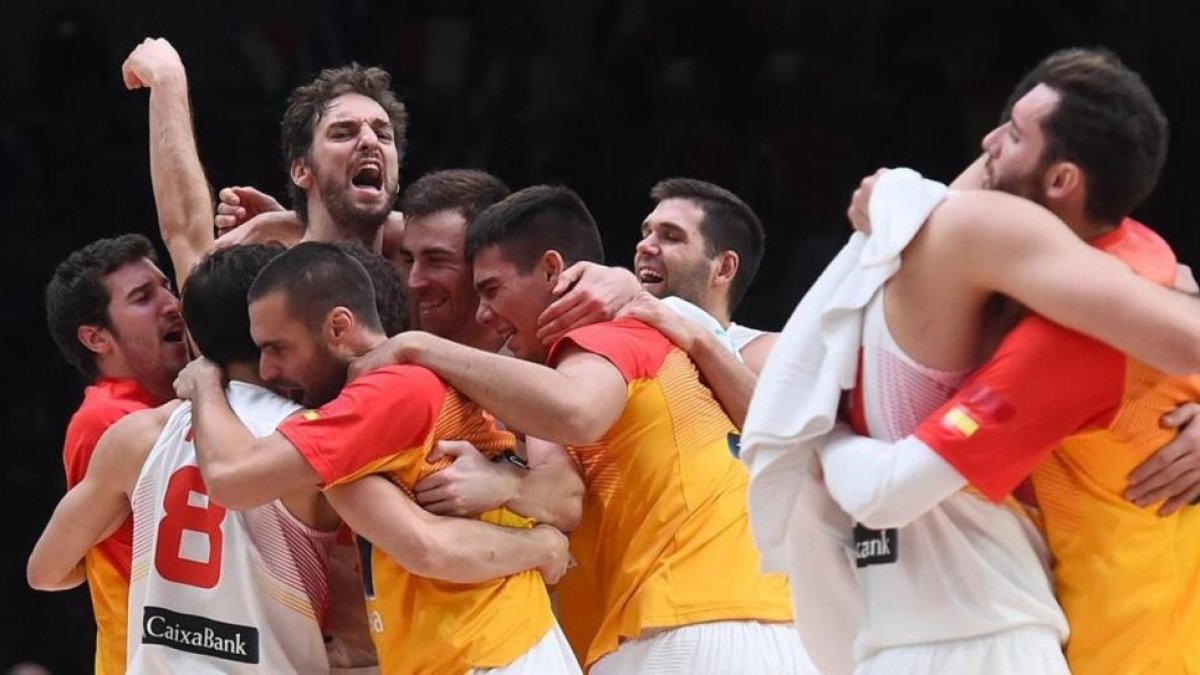 Los jugadores de la selección celebran el título europeo el pasado verano-EMMANUEL DUNAND / AFP