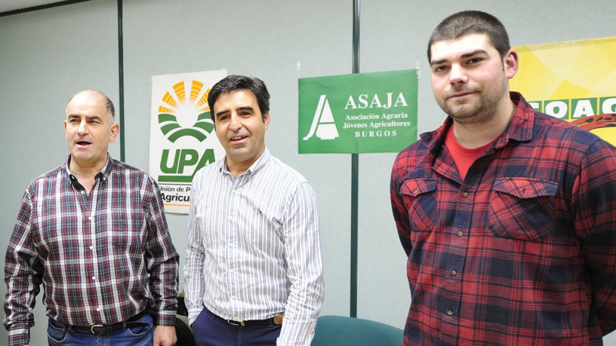 Los agricultores, hartos de que se les acuse de contaminar el ecosistema. ISRAEL L. MURILLO