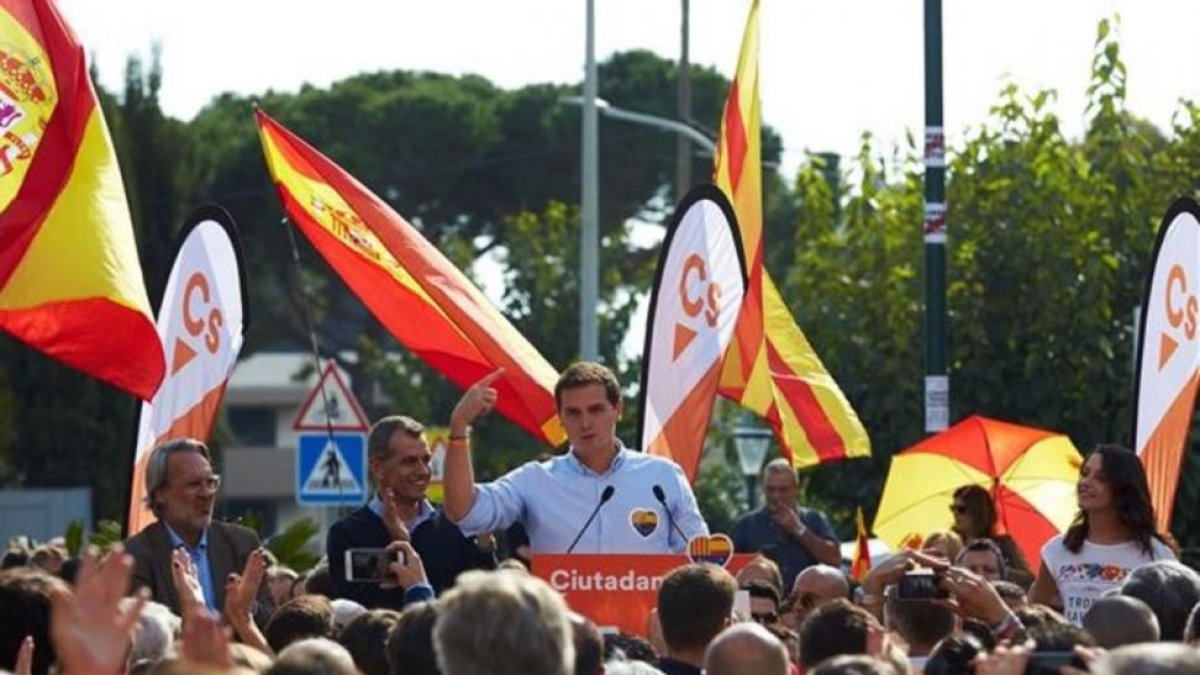 El líder de Ciudadanos, Albert Rivera, durante el acto de este sábado en Sant Andreu de Llavaneres (Maresme).-/ ALEJANDRO GARCIA