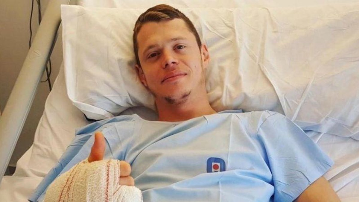 Tito Rabat da las gracias a sus seguidores en la habitación que ocupa en el Instituto Dexeus, de Barcelona.-TWITTER DE TITO RABAT