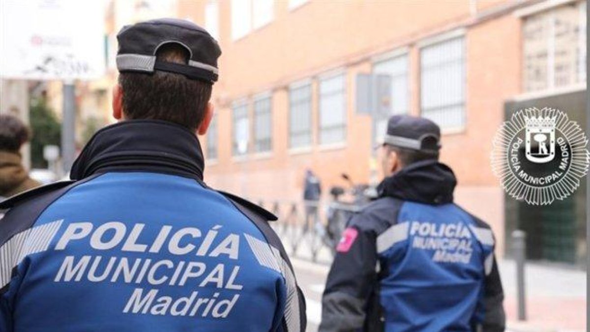 Dos agentes del cuerpo de Policía Municipal de Madrid.-EUROPA PRESS