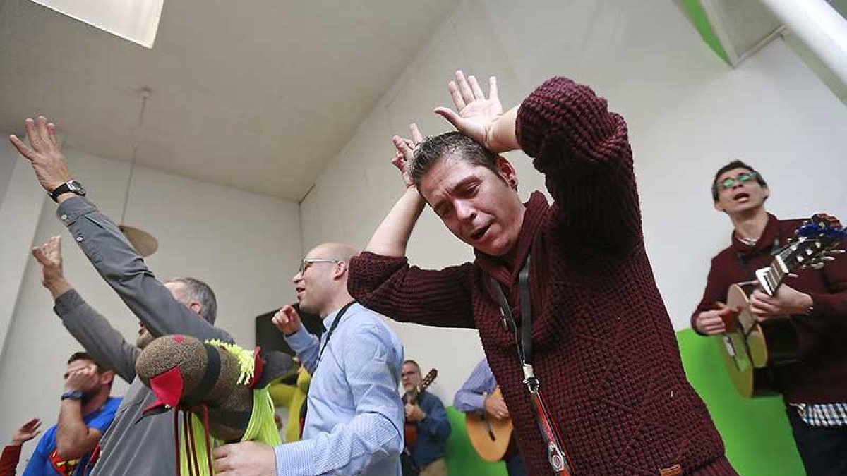 Aún quedan tres ensayos con público antes de ir a Cádiz el sábado 28 de enero.-RAÚL G. OCHOA