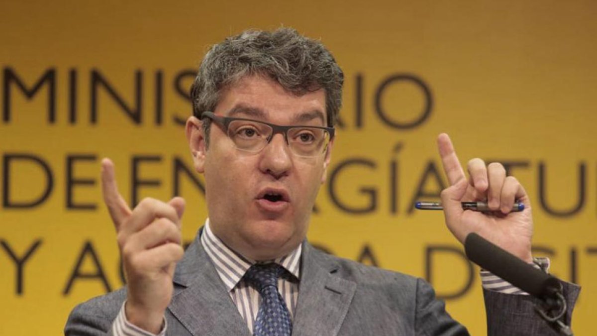 El ministro de Energía, Álvaro Nadal, durante su comparecencia para anunciar el fin definitivo de Garoña.-ANTONIO HEREDIA