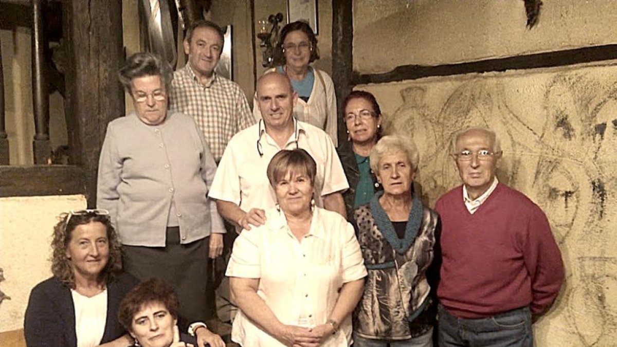 Un puñado de los alumnos adultos de la Escuela fueron quienes crearon la agrupación en 2006.-ECB