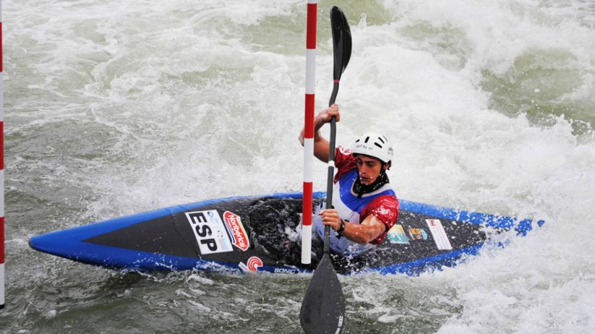 David Llorente en un descenso en aguas bravas.-ECB