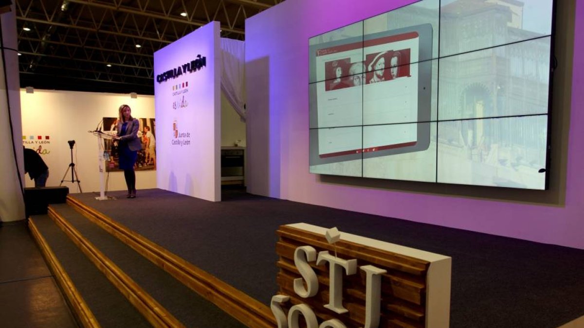 La consejera de Cultura y Turismo, Alicia García, presenta la Ruta Teresiana en Castilla y León en la Feria INTUR-Ical
