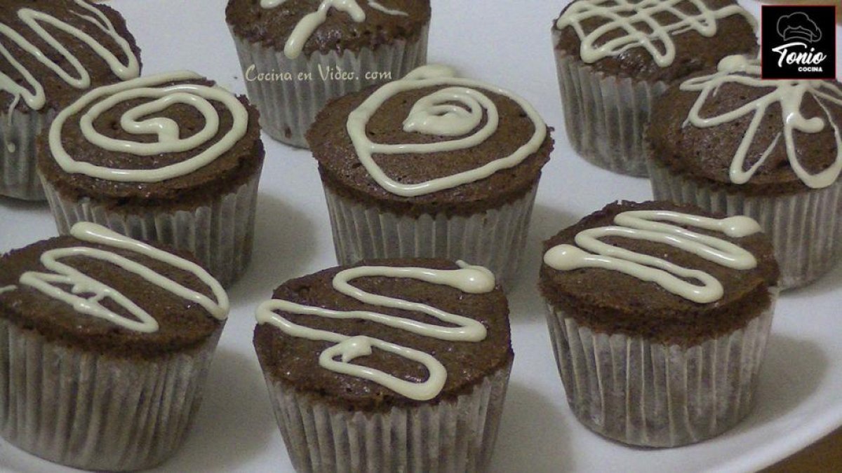 Muffins de almendra y chocolate.-/ TONIO COCINA