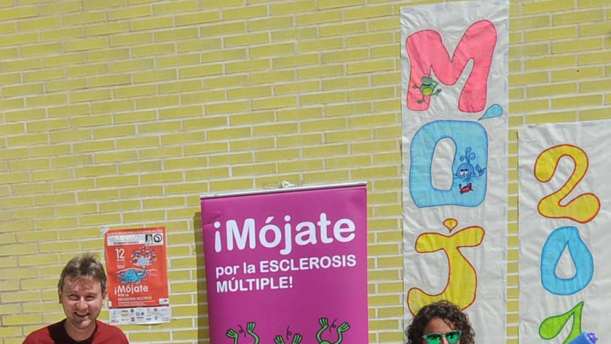 El alcalde posa en el photocall del décimo aniversario del ‘Mójate’.-ISRAEL L. MURILLO