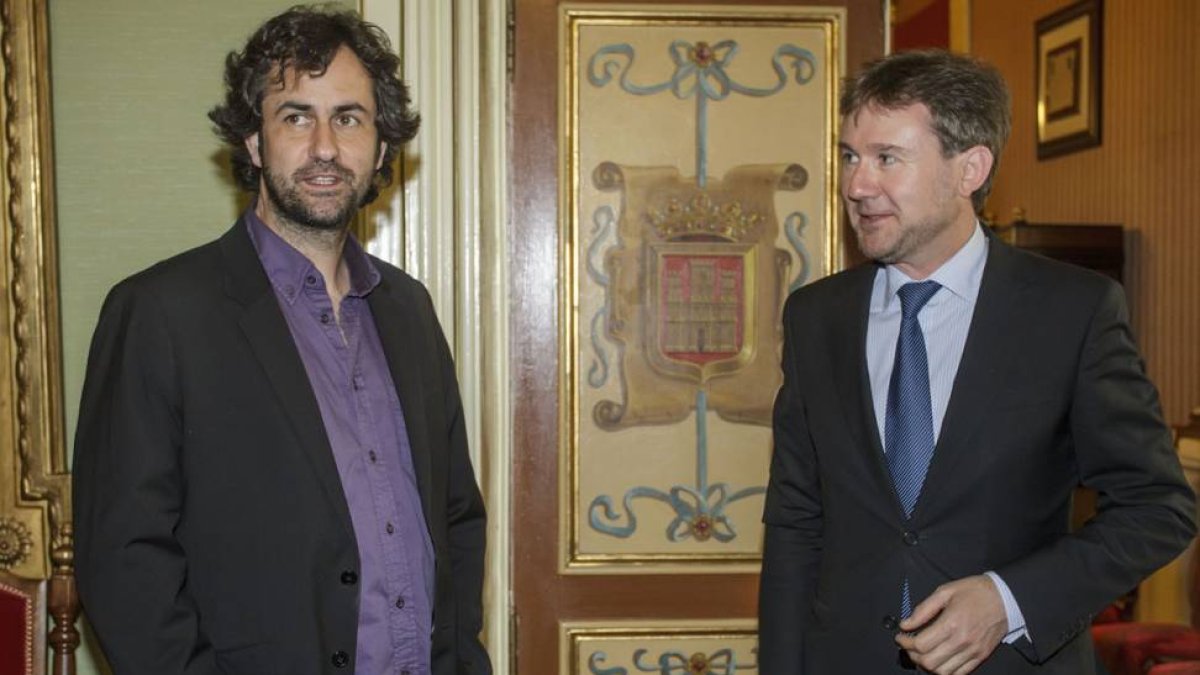 Diego Galaz, junto al alcalde, Javier Lacalle-Santi Otero