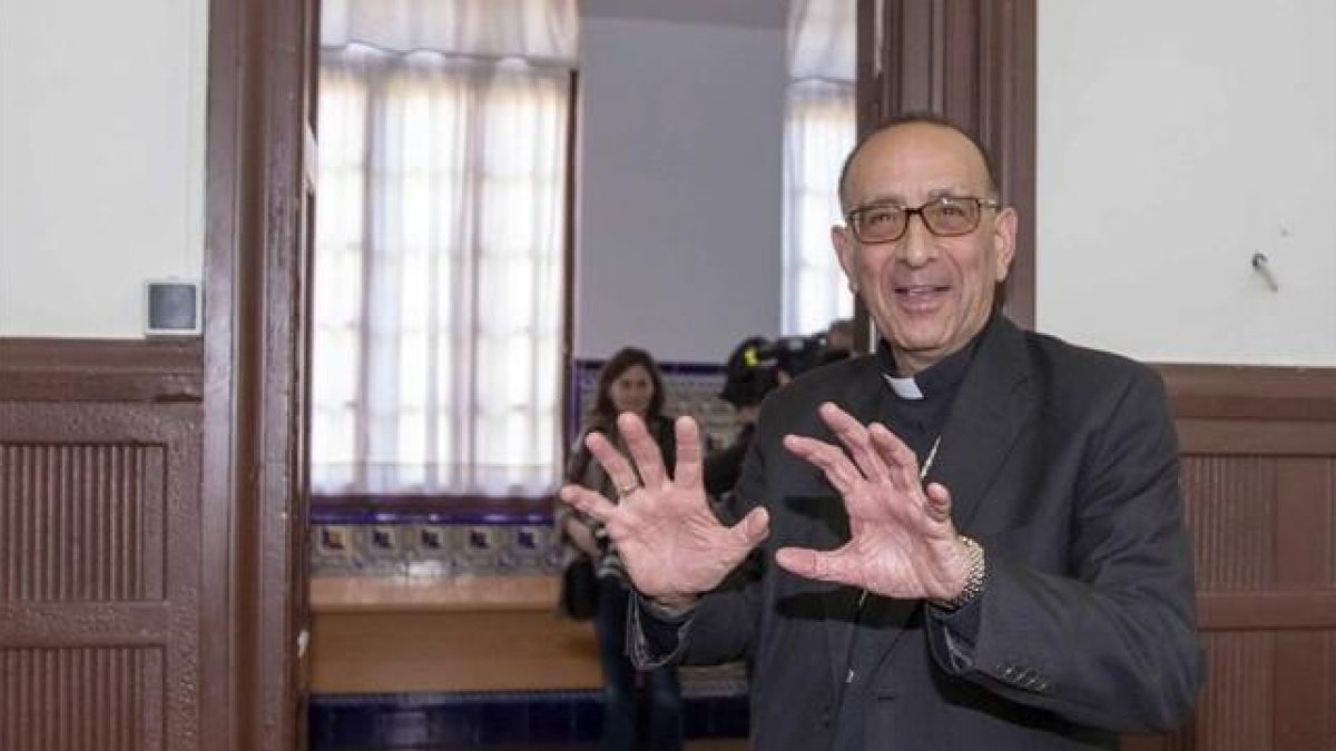 Juan José Omella, arzobispo de Barcelona, tras su nombramiento el pasado noviembre.-EFE / ABEL ALONSO