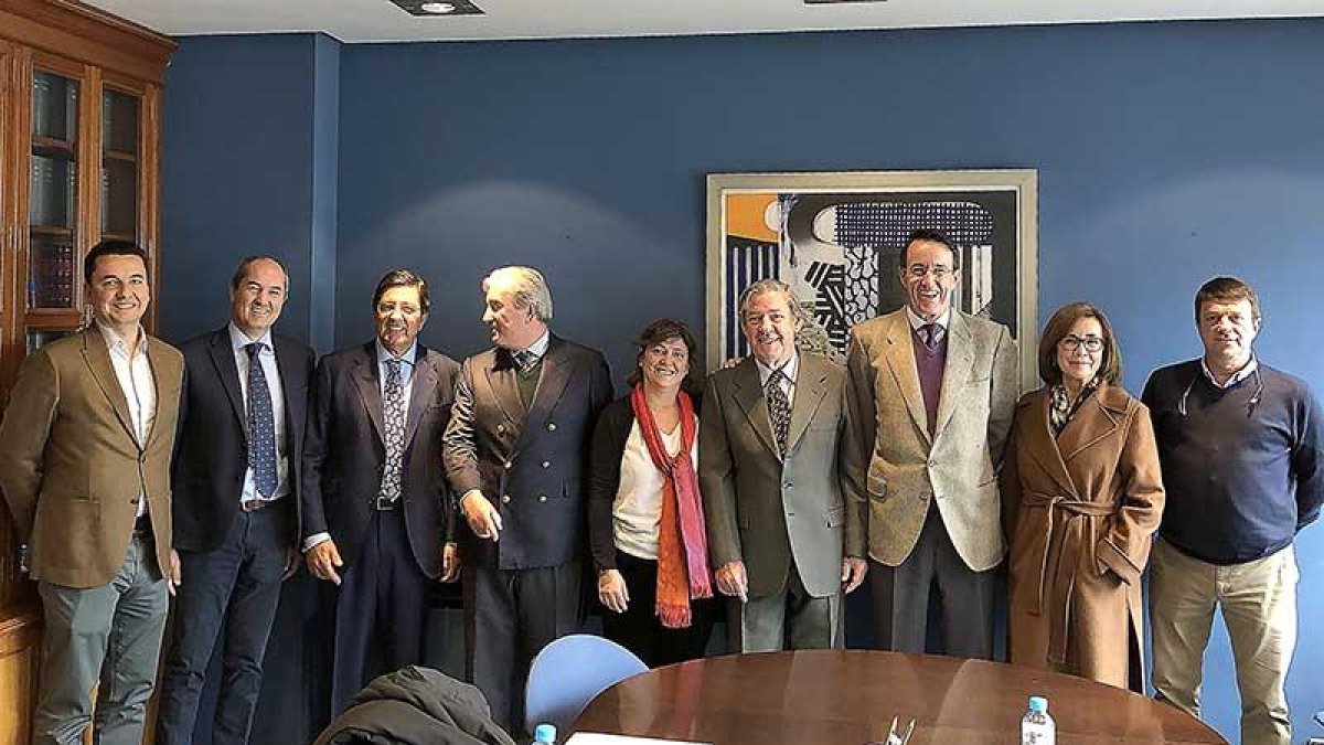 Directivos del Grupo O. Fournier y de González Byass, junto a Velasco (I).-ECB