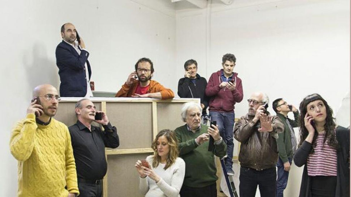 Foto de familia de los integrantes de GAP y participantes en la colectiva a inaugurar el 19 de mayo.-