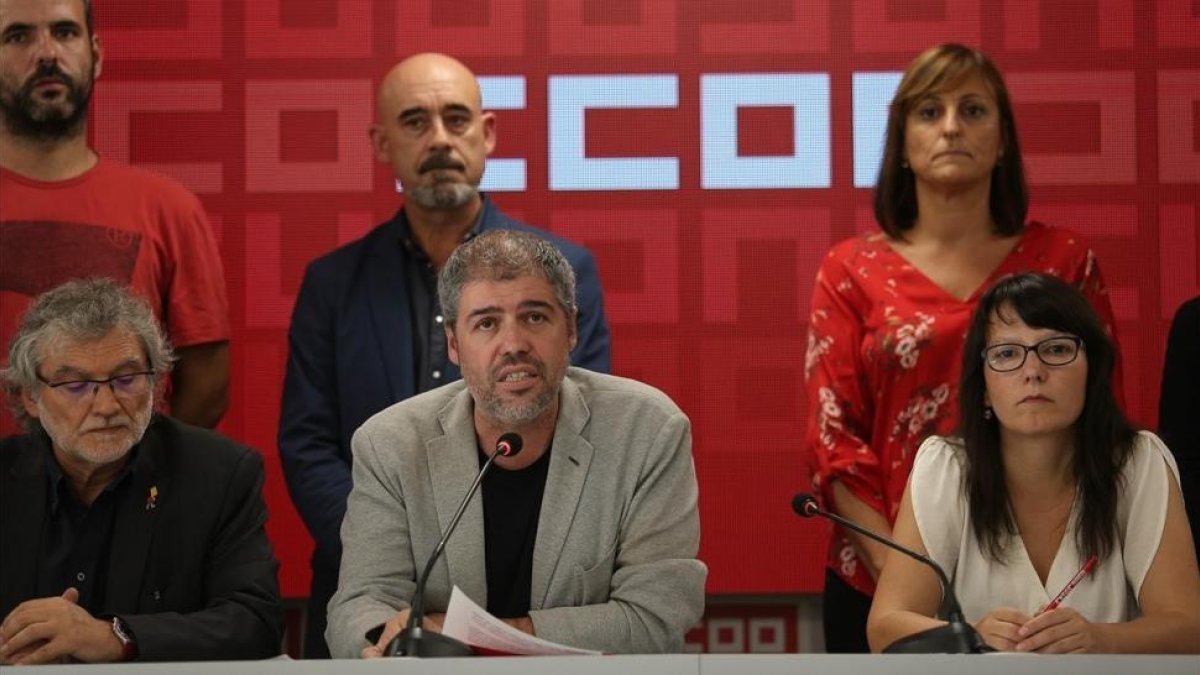 Unai Sordo, secretario general de CCOO, y otris miembros de la comisión ejecutiva del sindicato, esta tarde-DAVID CASTRO