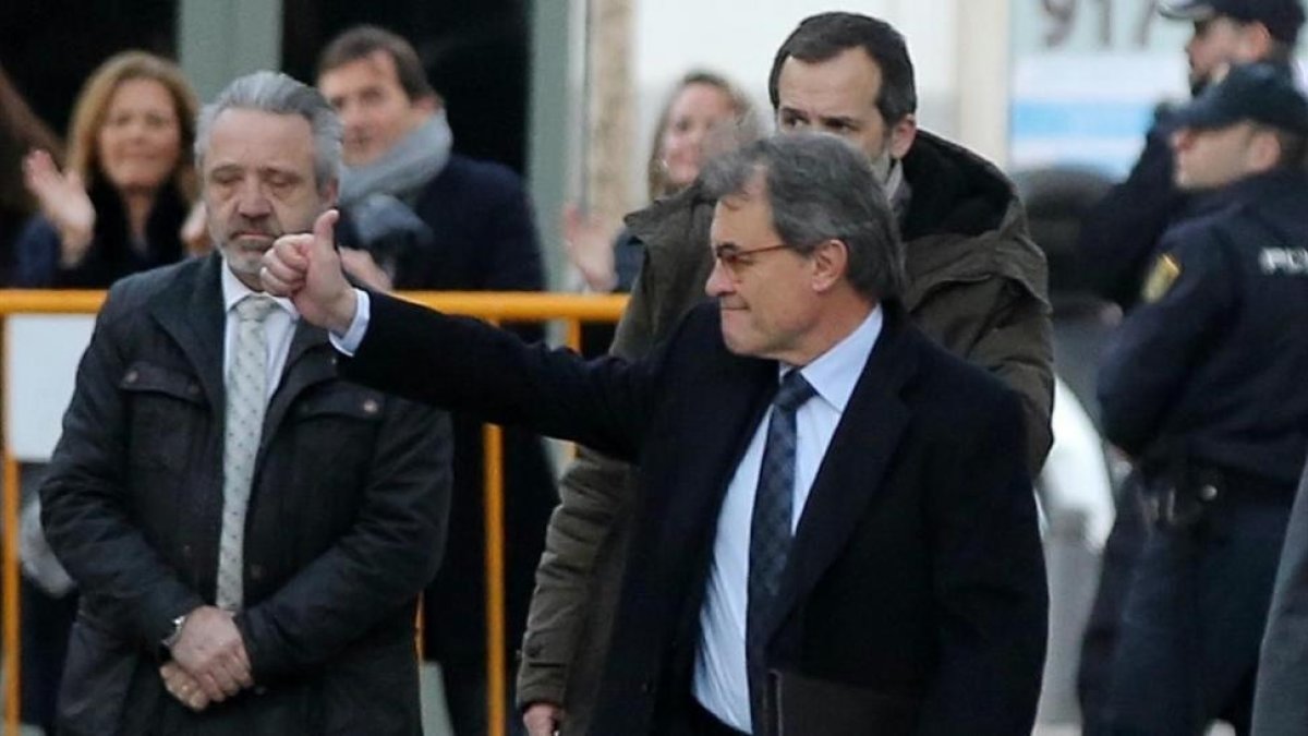 Artur Mas llega al Tribunal Supremo para comparecer ante el juez.-/ JOSÉ LUIS ROCA