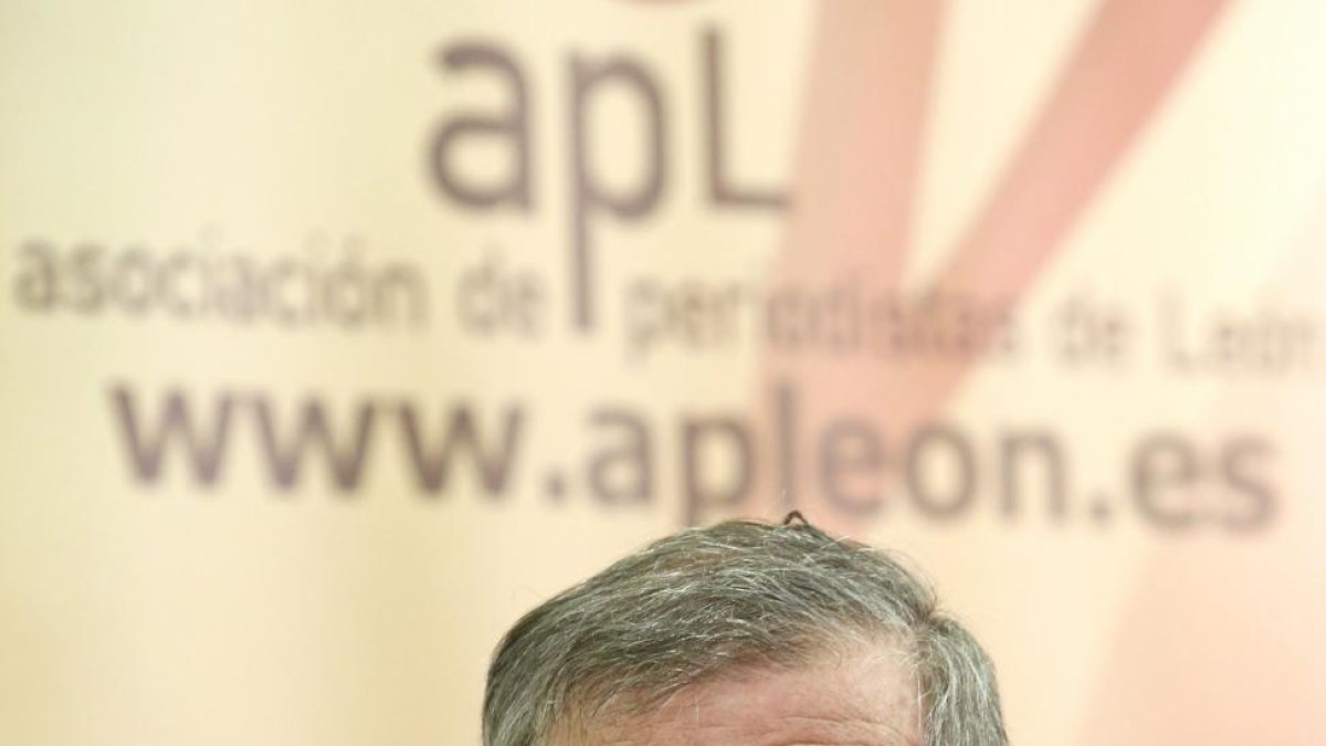 La Asociación de Periodistas de León, APL, organiza un Encuentro en el que Francisco Sosa Wagner presenta su libro 'La independencia del juez: ¿una fábula?'-ICAL