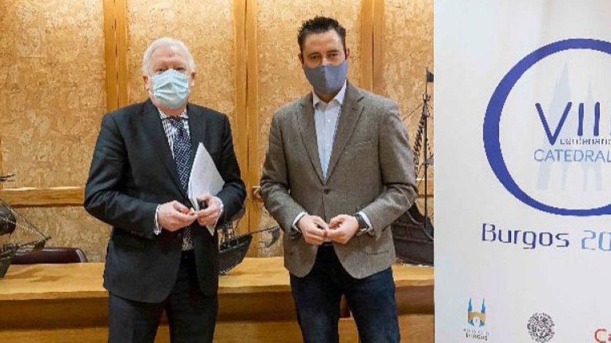 El vicepresidente de la Fundación, Antonio Méndez Pozo, y el alcalde de Burgos, Daniel de la Rosa. ICAL