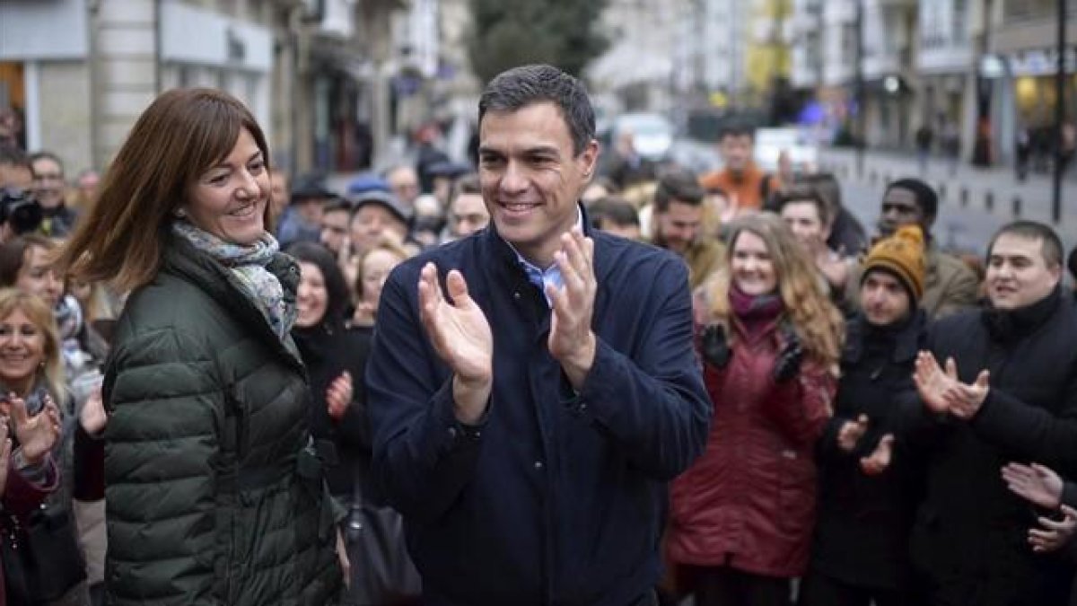 El candidato socialista, Pedro Sánchez, durante el acto de campaña que ha tenido este viernes en Vitoria.-REUTERS / VINCENT WEST