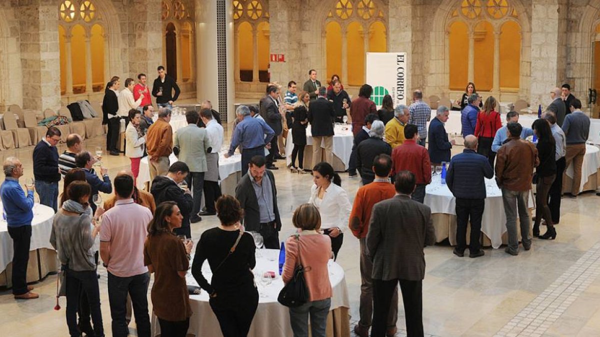 El Hotel Palacio de La Merced completó su aforo en la primera sesión de las catas de primavera de El Correo de Burgos.-ISRAEL L. MURILLO