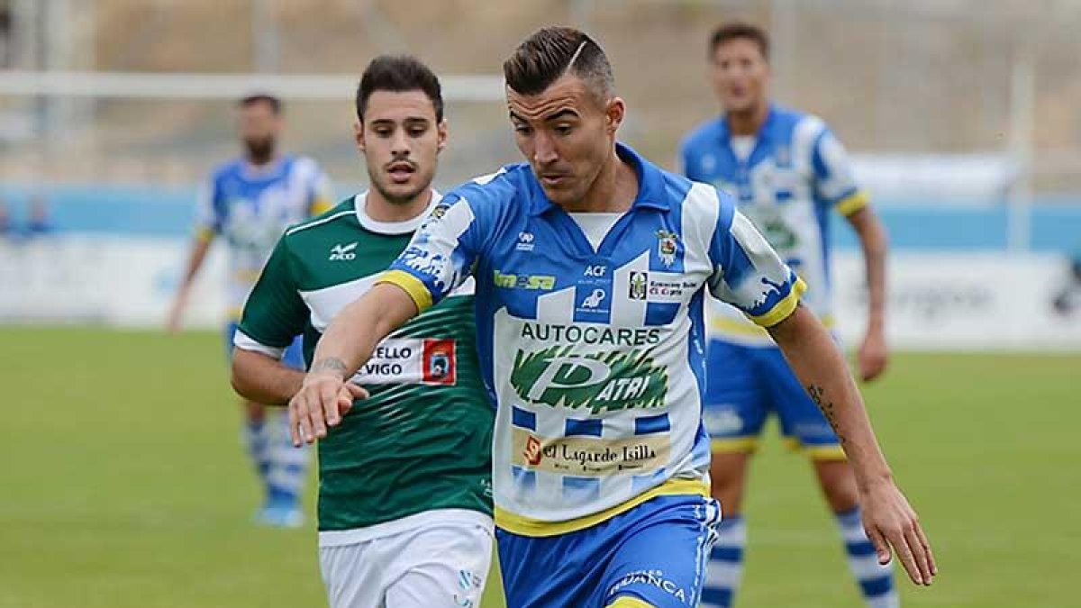 La Arandina cayó en el campo del Boiro.-ALBERTO CALVO