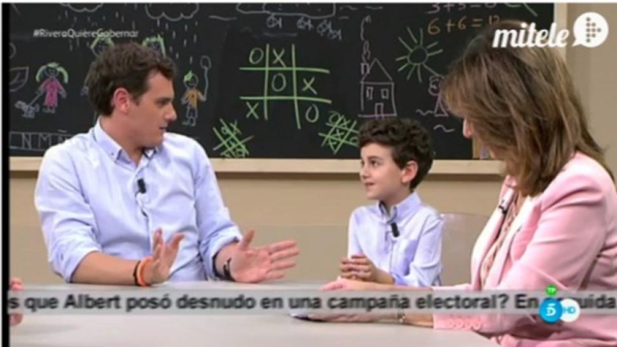 Albert Rivera, con su 'mini-doble', en el programa de Tele 5 '26J: quiero gobernar'.-