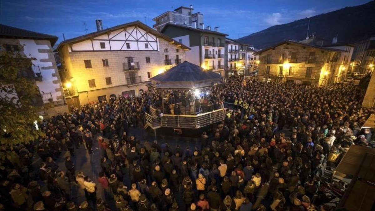 Manifestación en Alsasua en rechazo al acto de España Ciudadana.-VILLAR LÓPEZ (EFE)