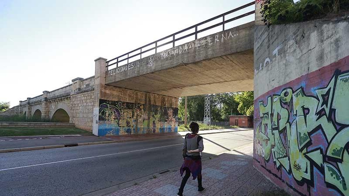 Imagen del Puente de los Ingleses, que será demolido, en el paseo de Fuentecillas.-RAÚL G. OCHOA