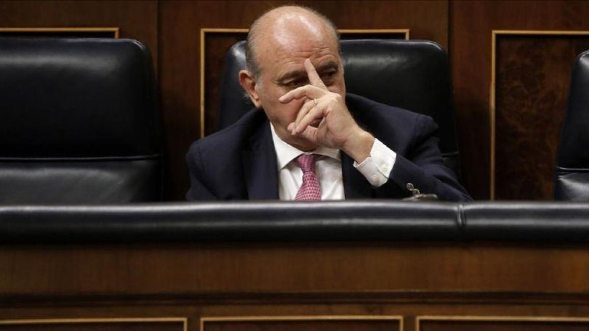 El ministro del Interior en funciones, Jorge Fernández Díaz, el pasado 27 de septiembre, en el Congreso.-JOSÉ LUIS ROCA