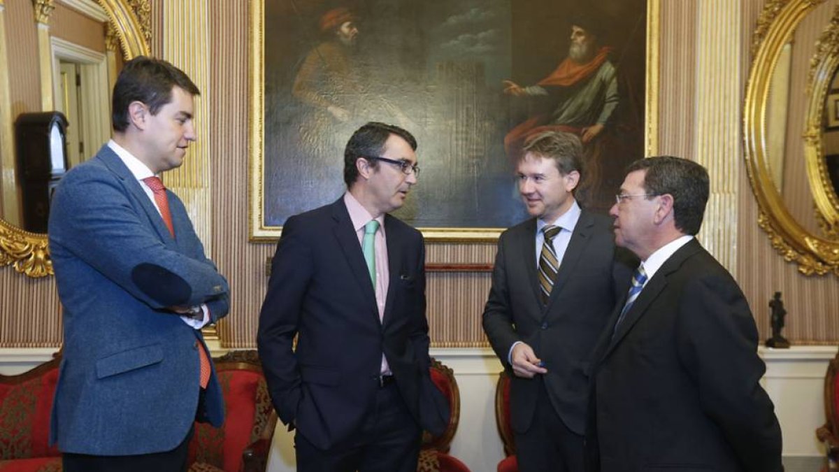 De izquierda a derecha, Ángel Ibáñez, Javier Guillén, Javier Lacalle y César Rico, en la Alcaldía.-RAÚL G. OCHOA