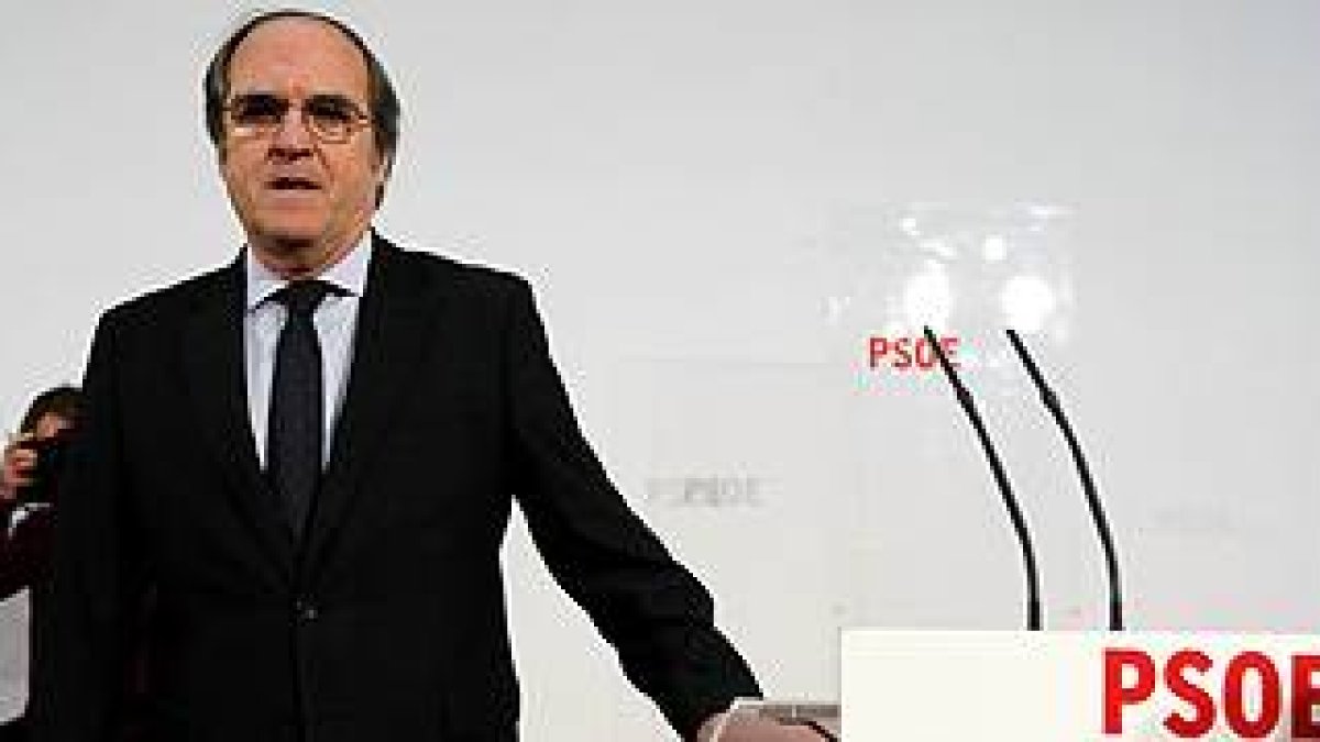 Ángel Gabilondo, candidato del PSOE a la Comunidad de Madrid, durante la rueda de prensa, este domingo, en Madrid.-Foto: JUAN MANUEL PRATS