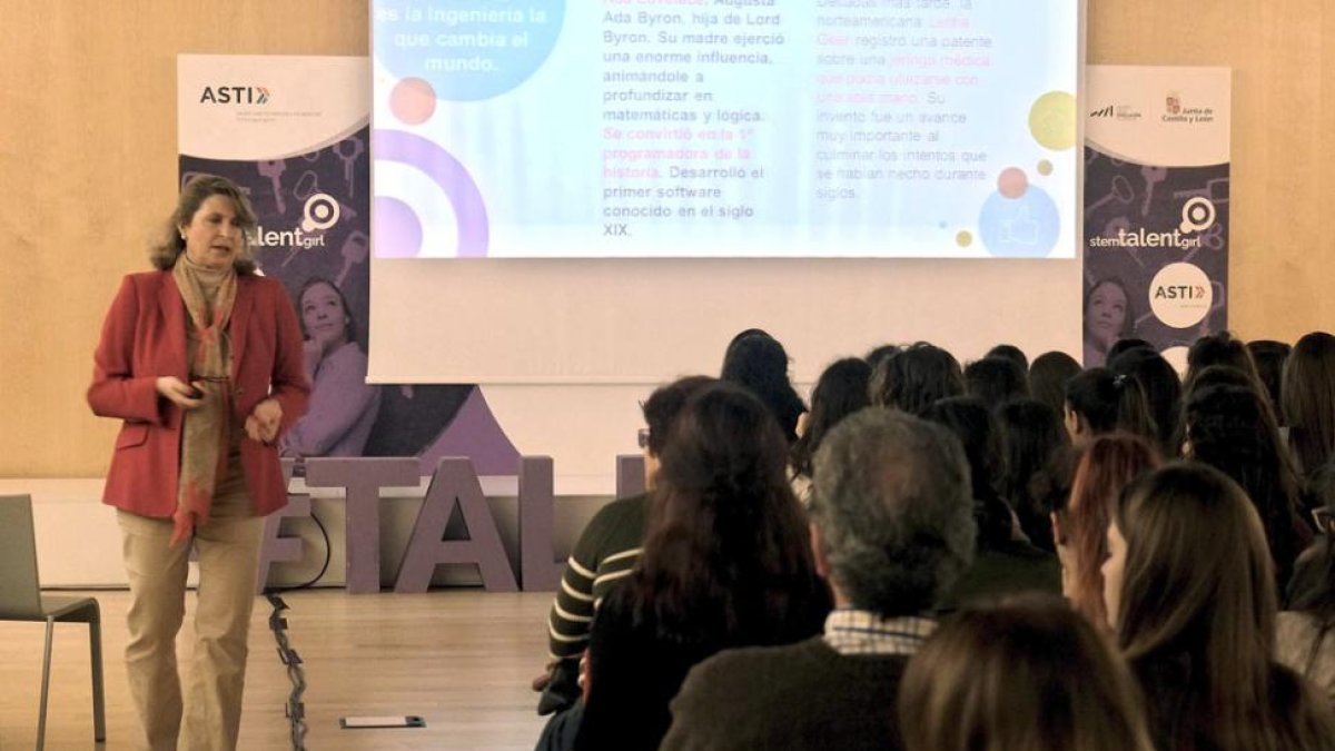 Sara Gómez, durante su intervención de ayer.-ICAL