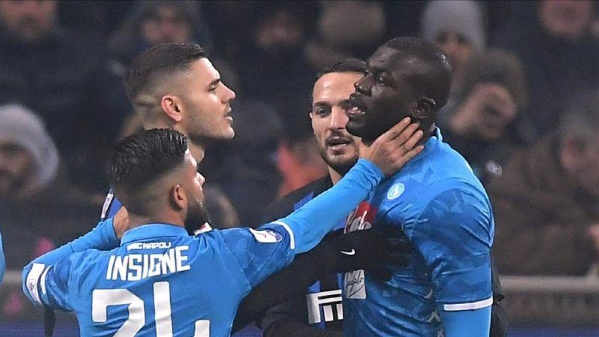 Koulibaly se queja de su expulsión en el partido ante el Inter.-EL PERIÓDICO