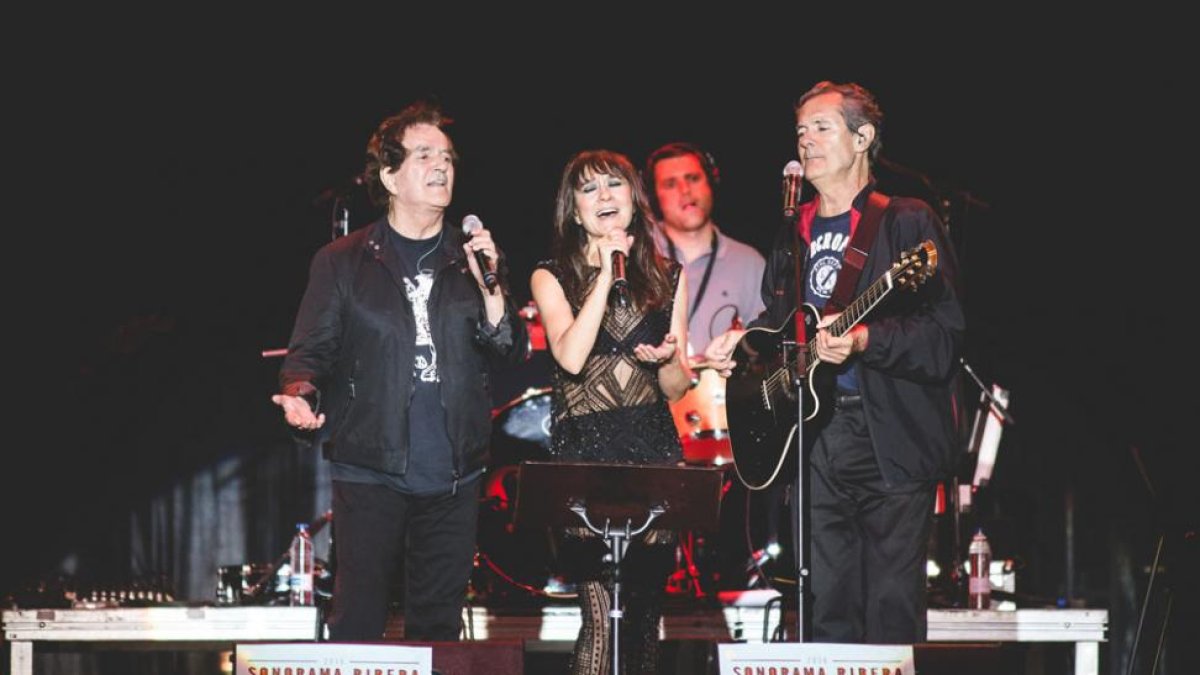 Eva Amaral salí a escena para cantar 'El final del verano'.-Diego Santamaría