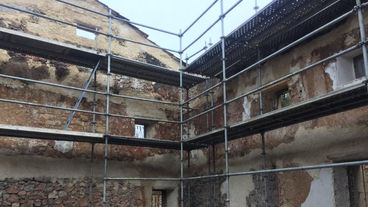 La fase de apuntalamiento está a punto de acabar en Santibáñez del Val