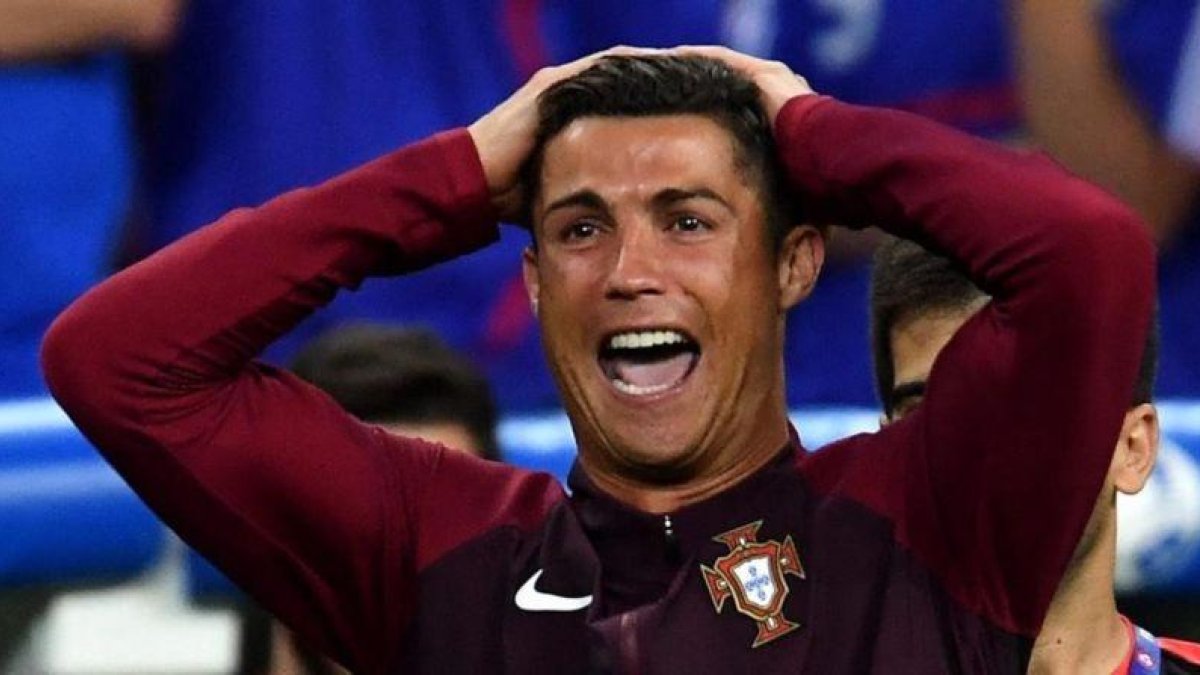 Cristiano Ronaldo celebra el triunfo de Portugal en la Eurocopa de Francia del 2016.-EFE / FILIP SINGER