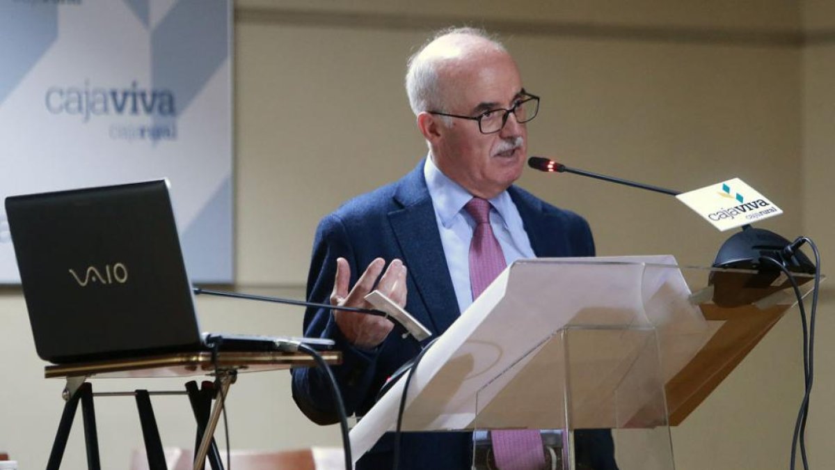 Miguel Ángel Millán, director de la Residencia Juvenil Gil de Siloé.-RAÚL G. OCHOA