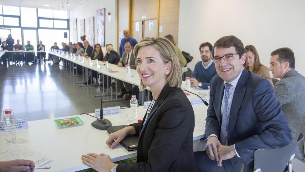 La consejera de Familia e Igualdad de Oportunidades de la Junta de Castilla y León, Alicia García, y el equipo directivo de su departamento celebran Consejo de Dirección abierto a representantes de la sociedad civil y medios de comunicación de Salamanca. -ICAL