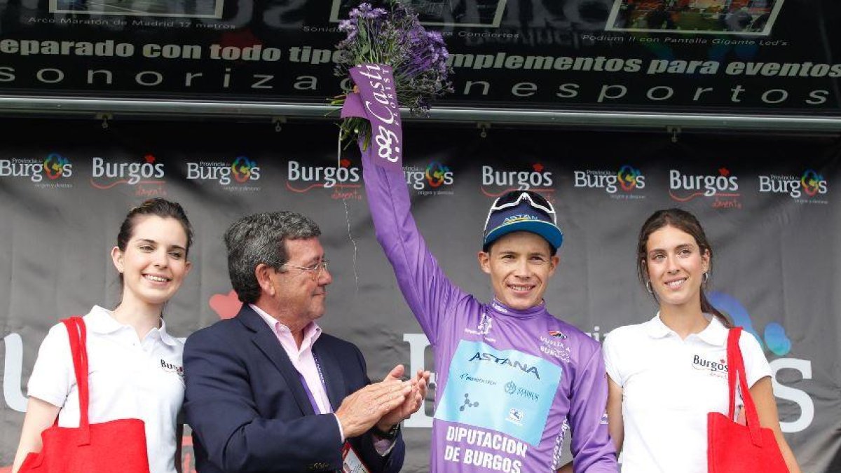 Miguel Ángel López se vistió ayer con el maillot de líder.-SANTI OTERO